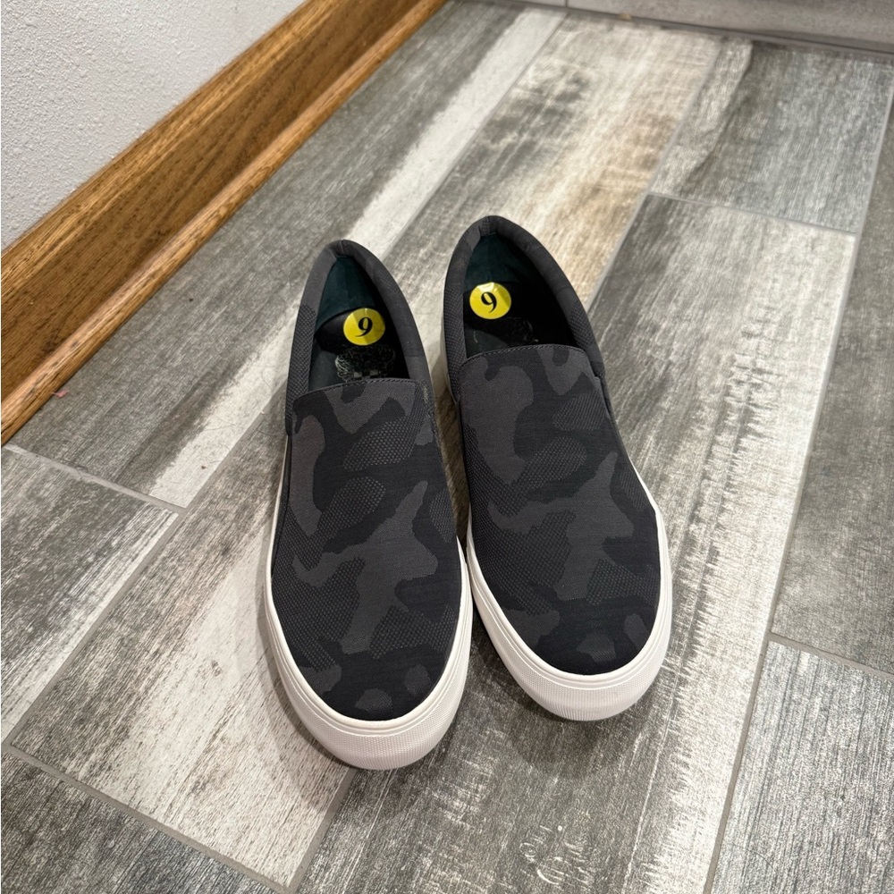 Vine Camuto Sneakers